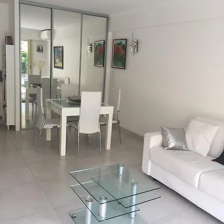 Rico Beach Apartment *
