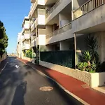 Rico Beach Apartman *